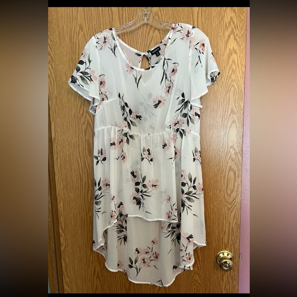 Floral Torrid top size 0 (12-14)